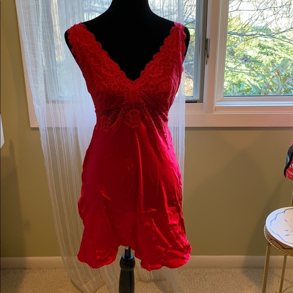 Silk. Excellent condition.